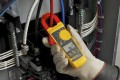 Miernik cęgowy CAT III 600 V pomiar prądu do 400A napięcia ciągłości Fluke