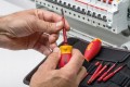 zestaw-wkretakow-izolowanych-vde-dla-elektryka-18-czesciowy-1000-v-wiha